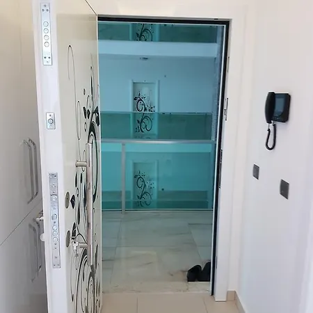 1 + 1 With Swimming Pools, Spa, Wi Fi.. *