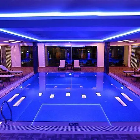 1 + 1 With Swimming Pools, Spa, Wi Fi.. *